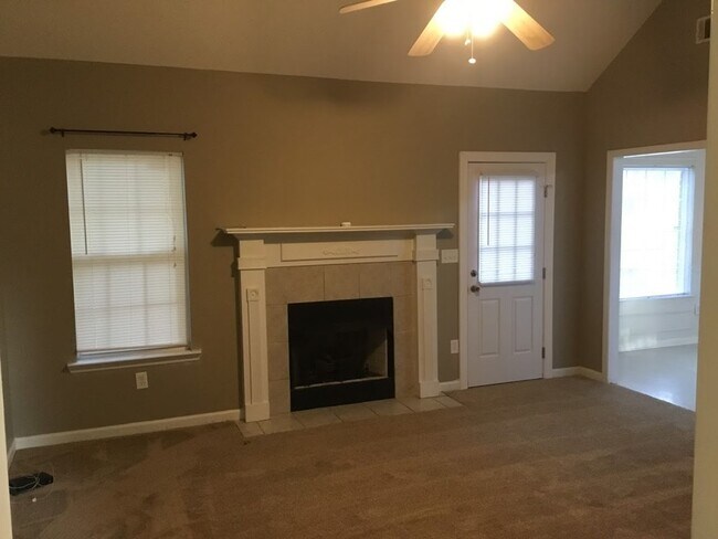 Building Photo - 1029 Woodberry Dr