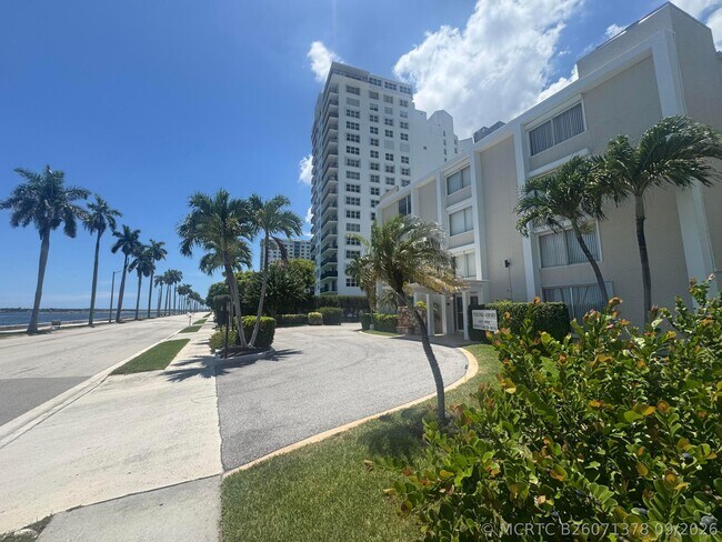 Foto del edificio - 1527 S Flagler Dr