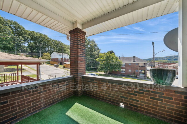 Building Photo - 545 Sixth Street - 3