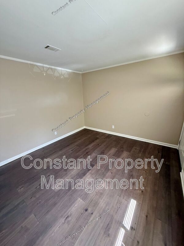Foto del edificio - 4301 Ayers Rd