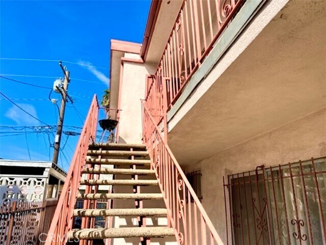 Building Photo - 11147 Raymond Ave
