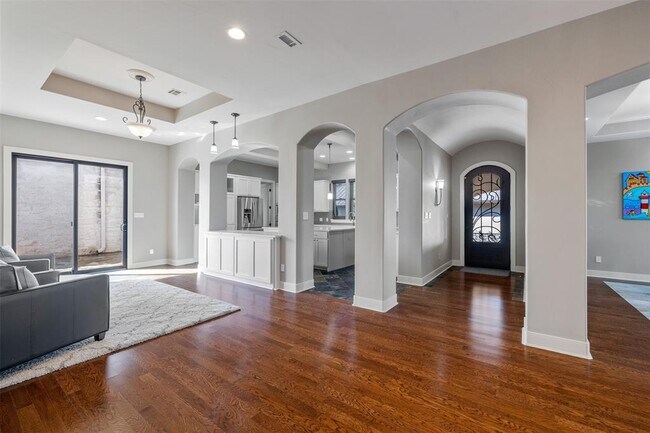 Building Photo - 227 Golden Bear Dr
