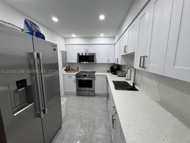 Foto del edificio - 9225 Collins Ave