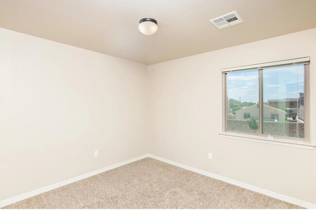 Foto del edificio - 14705 Bobby Joe Hill