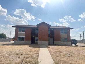 Building Photo - 205 Edgewood Dr