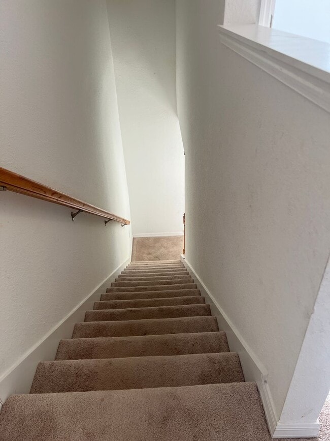 Building Photo - 3BR/2.5BA/1CG Townhome in Gran Paradiso