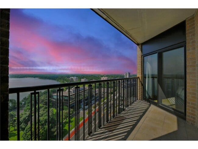 Foto del edificio - 2950 Dean Pkwy