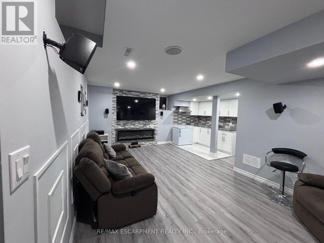 Building Photo - 4272 Murvel Ave