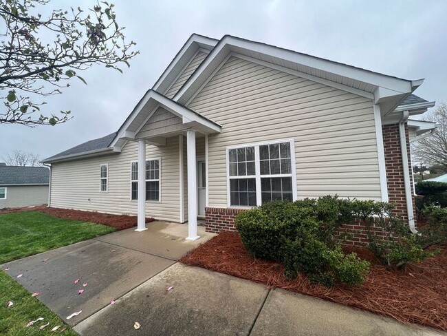 Building Photo - 2808 Andover Glen Rd