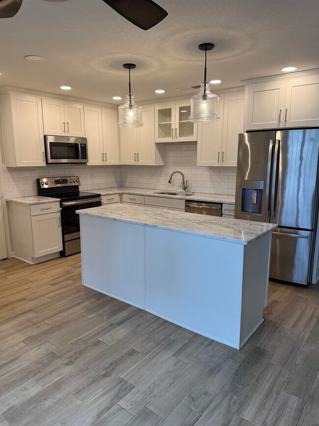 Foto del edificio - 8442 Farrah Ln