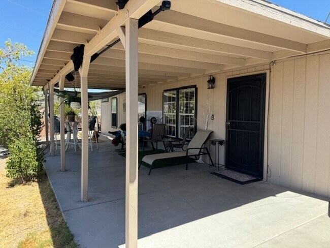 Building Photo - 2BR FURNISHED Vacation Home with UTILITIES...