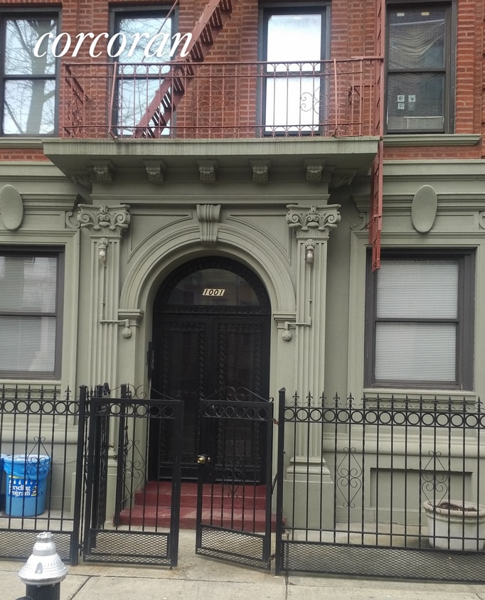 Primary Photo - 1001 Lincoln Pl