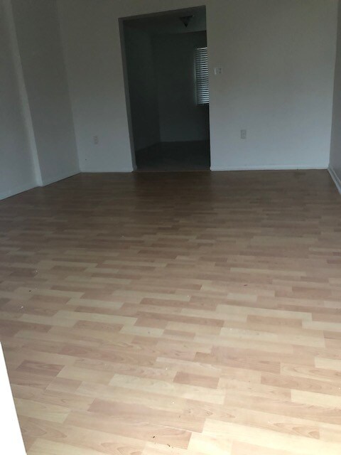 Foto del edificio - 8215 Tomlinson Ct