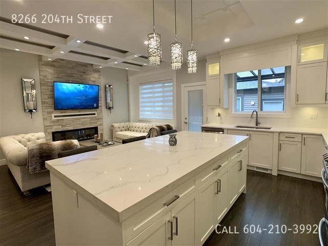 Photo du bâtiment - Gorgeous Home In The Heart Of Willoughby Heights!