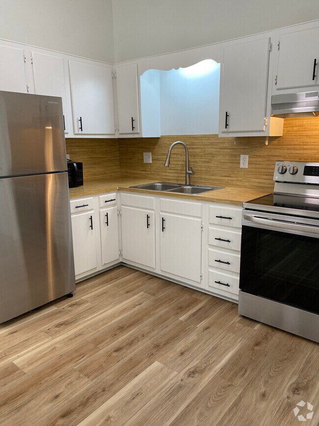 Apartments For Rent in Fancy Gap VA with Yard 2 Rentals