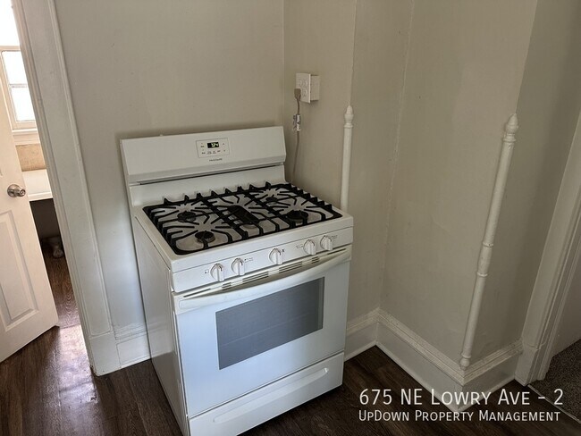Foto del edificio - 675 NE Lowry Ave