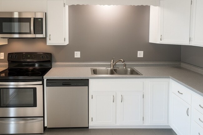 Building Photo - 1219 Pawtucket Blvd