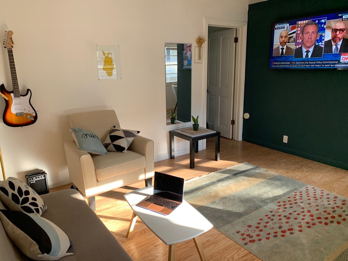 spacious living room with natural oak floors - 1317 Franklin St