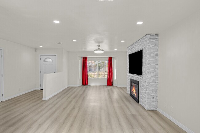 Foto del edificio - 7701 Baird Ave