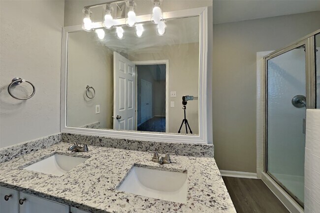Foto del edificio - 3418 Creek Manor Dr