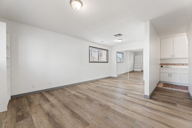 Foto del edificio - 1540 S Fairfax Ave