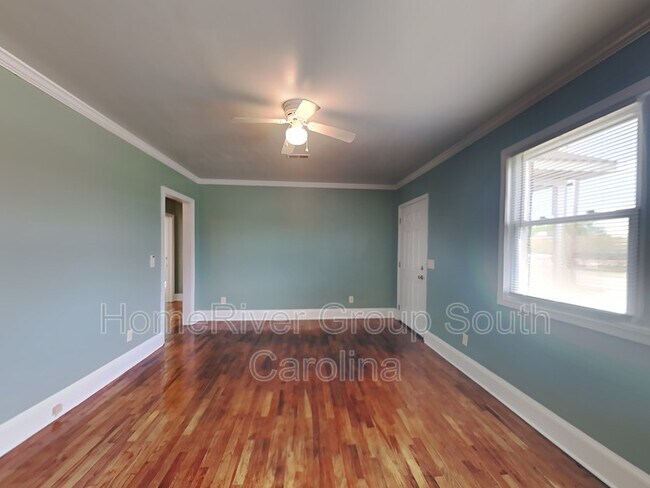 Building Photo - 41 Willow Dr