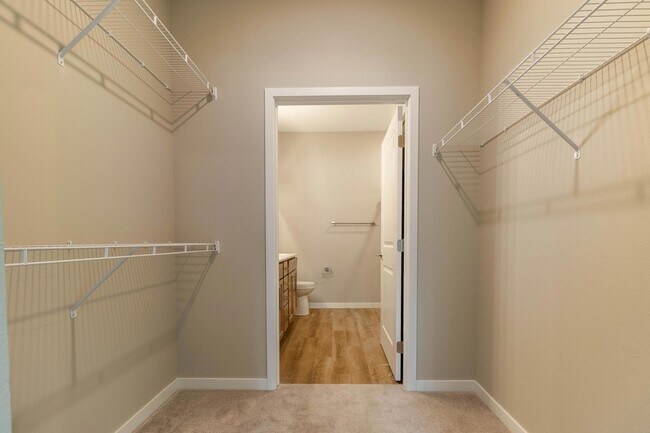 Foto del edificio - 6450 37th Ave NW