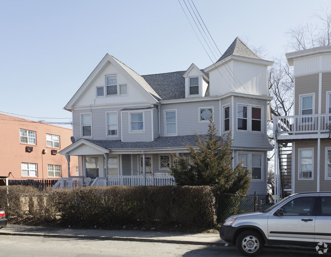 Building Photo - Rooming House - Not Commercial