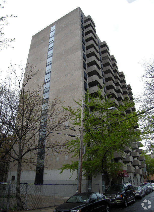 Building Photo - Clinton Towers