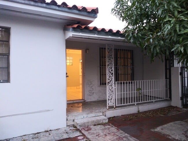 Portal - 893 SW 9th St