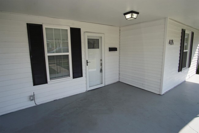 Building Photo - 418 E Morelia Ave
