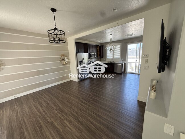 Foto del edificio - 6148 W Lake Ave