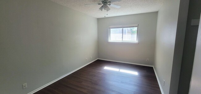 Building Photo - 1331 Bayou Dr