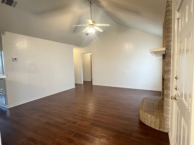 Foto del edificio - 3615 Levy Ln