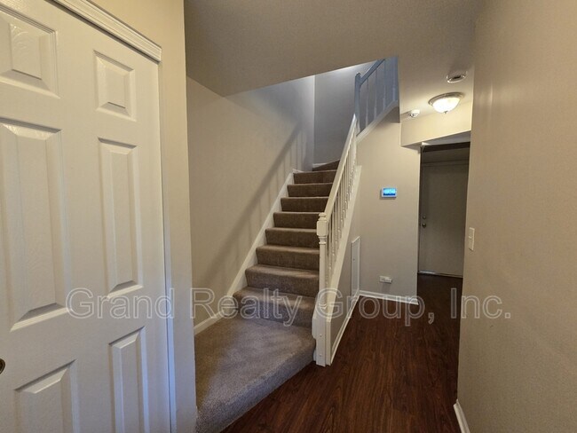 Foto del edificio - 250 W Whispering Oaks Ln