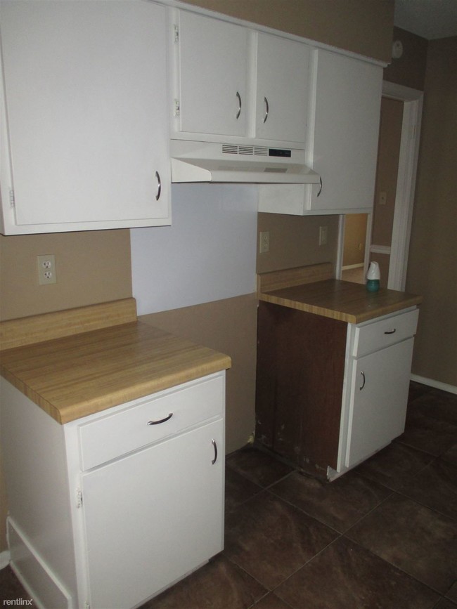 Building Photo - 2780 Van Leer Dr