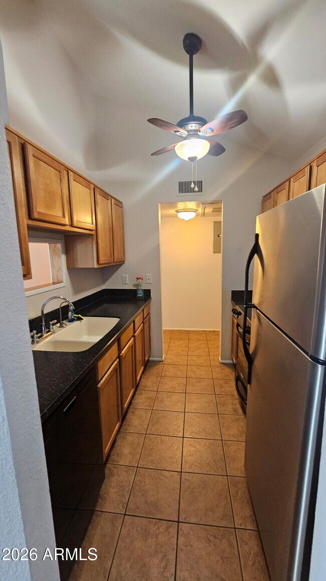 Foto del edificio - 7550 N 12th St