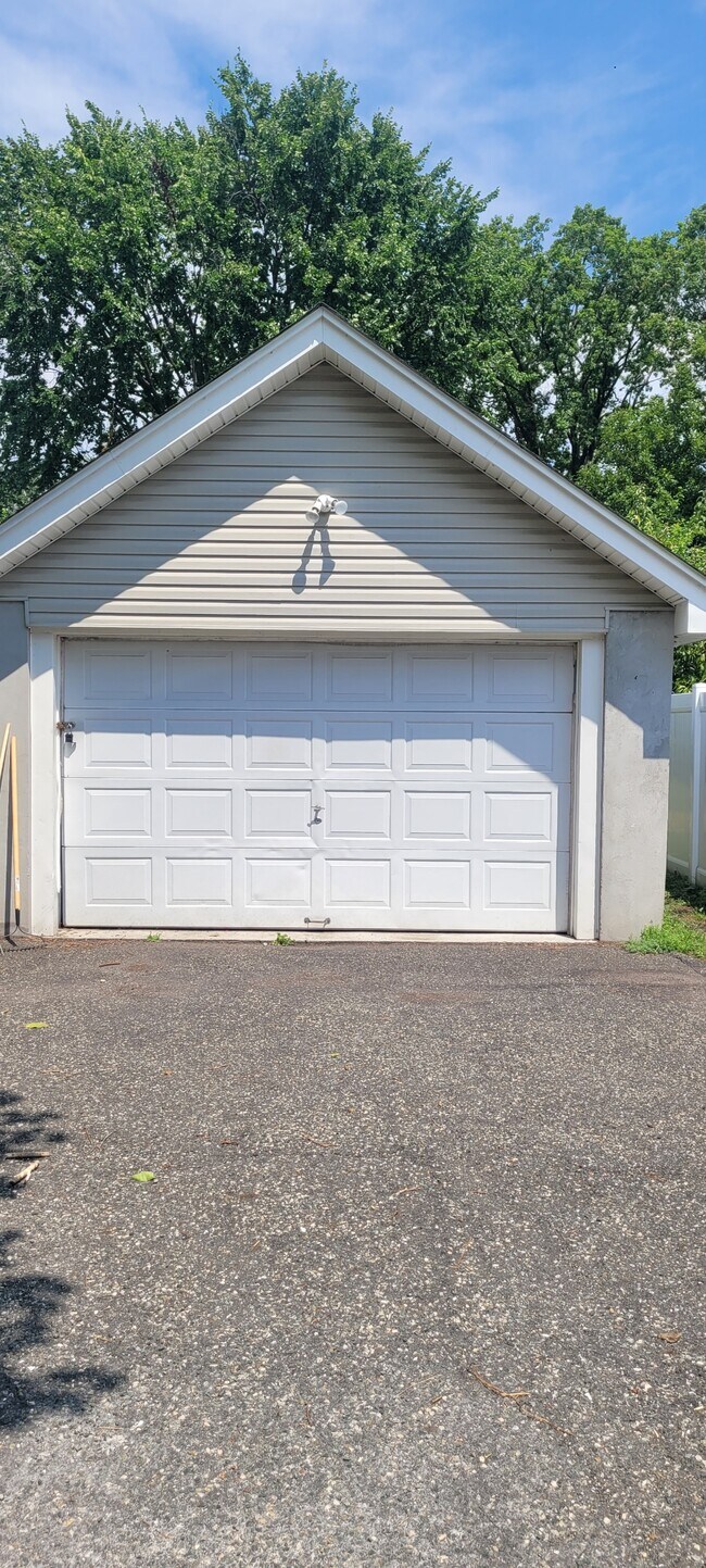 Building Photo - 130 Main St