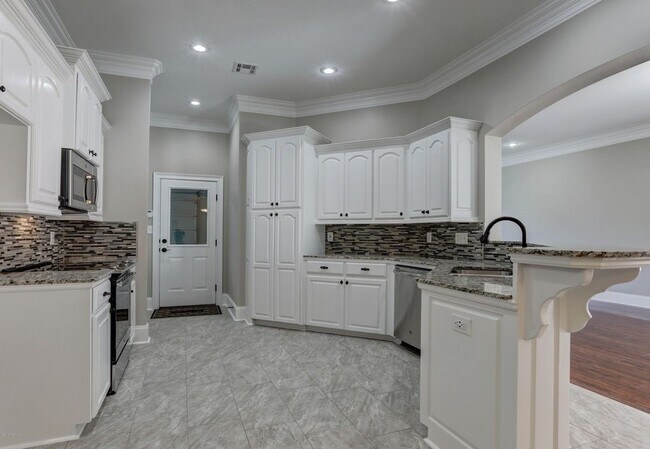 Building Photo - 130 Gateway Dr