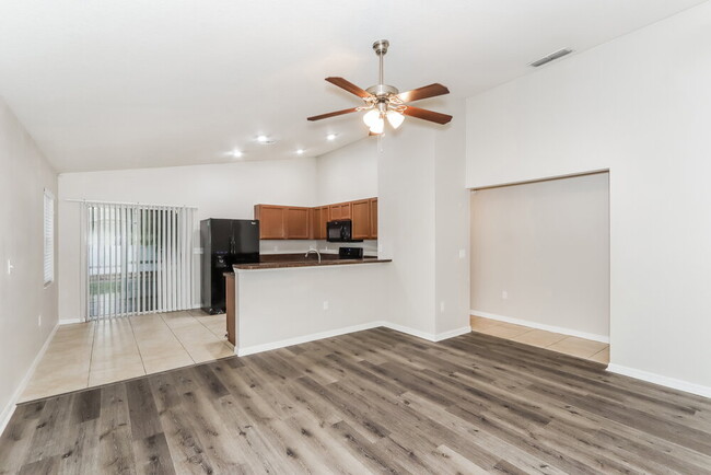 Foto del edificio - 5059 Belmont Park Ln