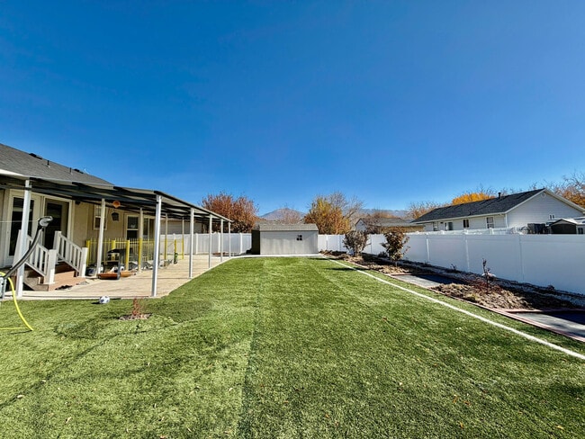 Building Photo - 977 W 1000 S