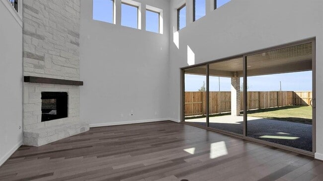 Building Photo - 6802 Mirabeau Ln