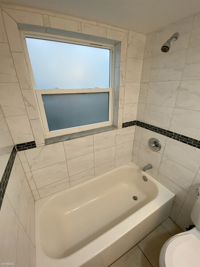 Building Photo - 2 br, 1 bath 4plex - 9410 North 50th Street A