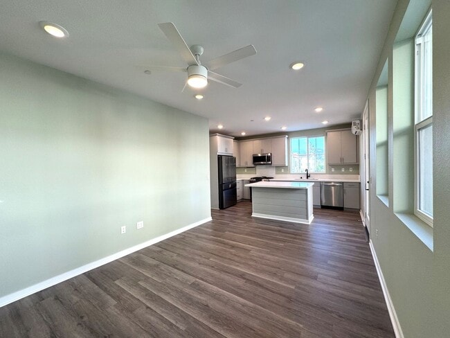 Foto del edificio - Beautiful 2 bed 2 bath Condo in Covina