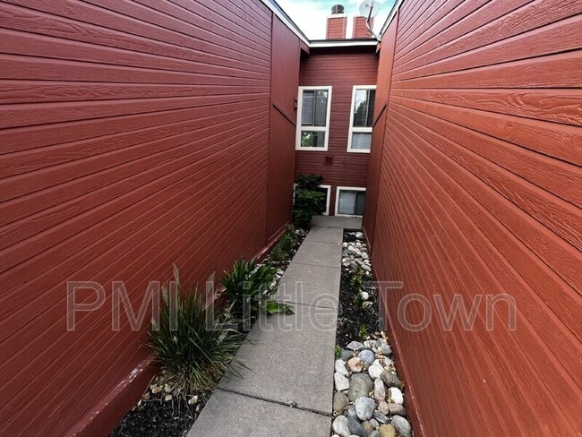 Building Photo - 2969 W Rowland Pl