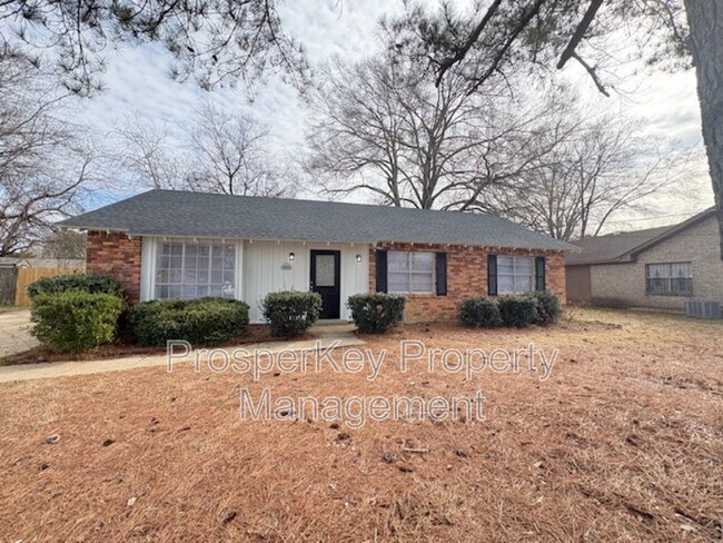 Foto del edificio - 3009 Montwood Ct