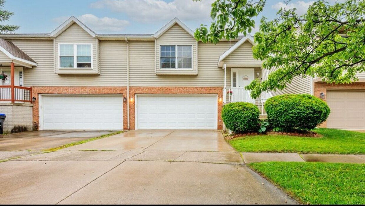 Primary Photo - 12 Parkshores Dr