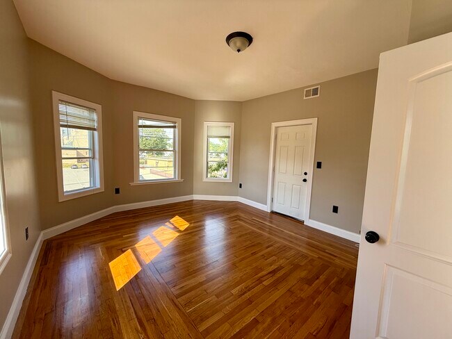 Foto del edificio - 615 N Montello St