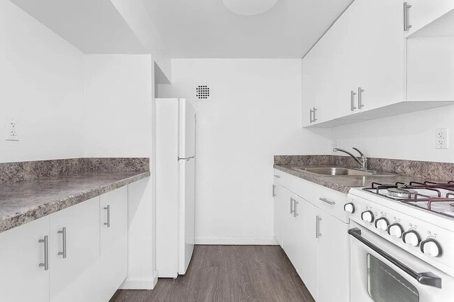 Building Photo - 60 Fulton St