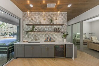 Interior Photo - Everest Largo Apartments